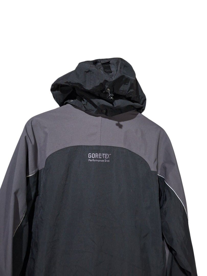 Asics Gore-Tex (Category: Coats, Jackets and Outerwear) located in Leyte. Submitted by jpsrvd19 (Listing ID 1465081978, Image 2). Description: - Authentic Asics waterproof jacket with Gore-Tex Performance Shell technology - Stylish black and dark grey colorway - Functional technical gear featuring an attached hood with drawstrings - Secure zip-up front closure - Convenient zipped pockets on the chest and sides - Signature Asics branding on the ch