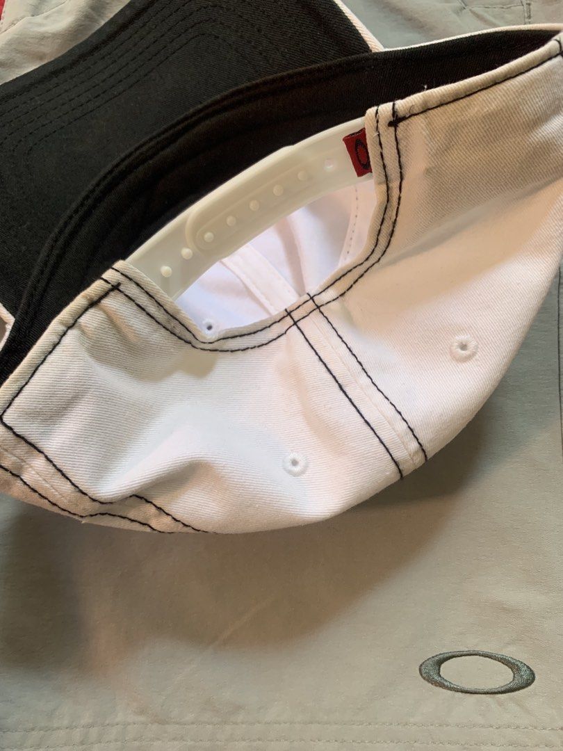 Aspack Oakley (Category: Shorts) located in Cagayan de Oro. Submitted by cagayanthriftstore (Listing ID 1465057975, Image 3). Description: Size short 30-31 19 length Snapback cap Exellent.