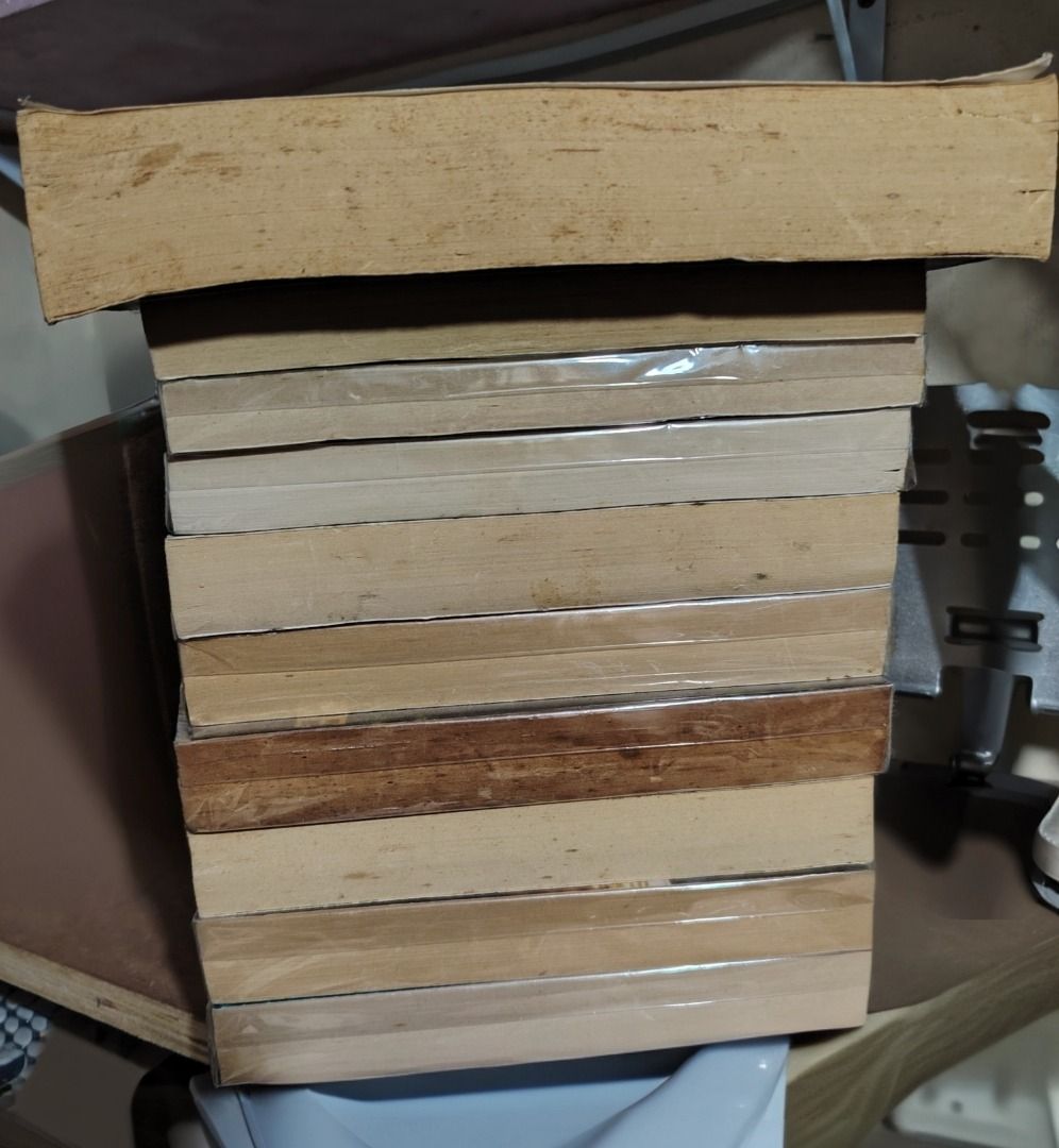 Assorted Books (Take All) (Category: Storybooks) located in Valenzuela. Submitted by reewardl27252 (Listing ID 1465065171, Image 3). Description: Take All for 400 pesos only Need lang ng space. With tanning and foxing but good condition. .