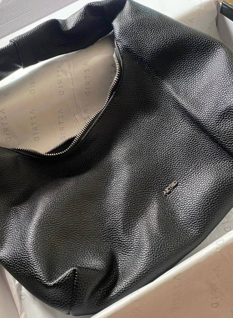 Astrid Black Leather Shoulder Bag Hobo Bag (Category: Shoulder Bags) located in Rizal. Submitted by rioshryna (Listing ID 1465076260, Image 1). Description: - aztrid black premium leather hobo bag - size small - like new - w/o dust bag & box - bought for 950 pesos mod: lalamove, jnt & flash mop: gcash, maya & maribank strictly payo only..