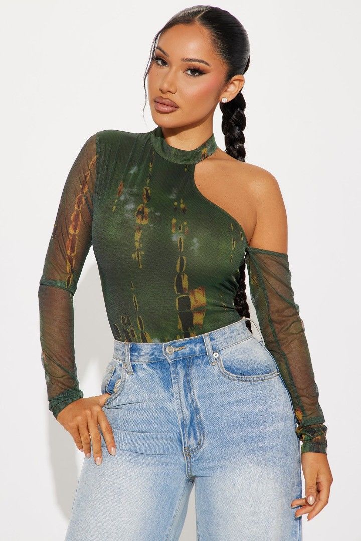 Asymmetrical Green Long Sleeves (Category: Longsleeves) located in Baguio. Submitted by royalprestigerouge (Listing ID 1465058558, Image 3). Description: ⚜️✳️SIZE: S-M ⚜️✳️CONDITION: Excellent Condition ⚜️✳️COLOR RATE: 10/10 ⚜️✳️ISSUE: None.