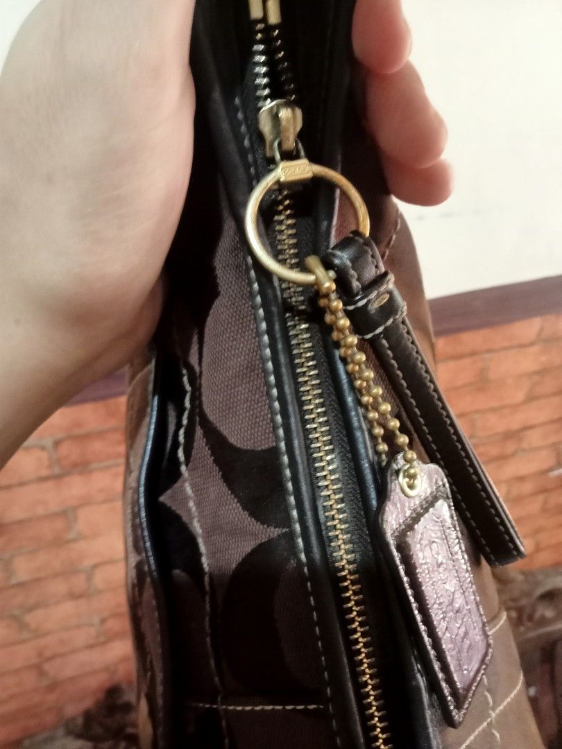 ERGO Coach Signature CHOCO Brown Jacquard (Category: Luxury Bags & Wallets) located in Paete. Submitted by glamluxxereloved (Listing ID 1464991448, Image 3). Description: FS‼️✨ERGO IN CHOCO BROWN ✨ ✅ Rank A NO issue,Minimal sign of usage only Rfs:This bag was supposed to be for my personal Collection but I realized kapag pala may toddler ka kulang ang space sa toys palang 😁😁Di ko din sya lagi magagamit so benta ko na..