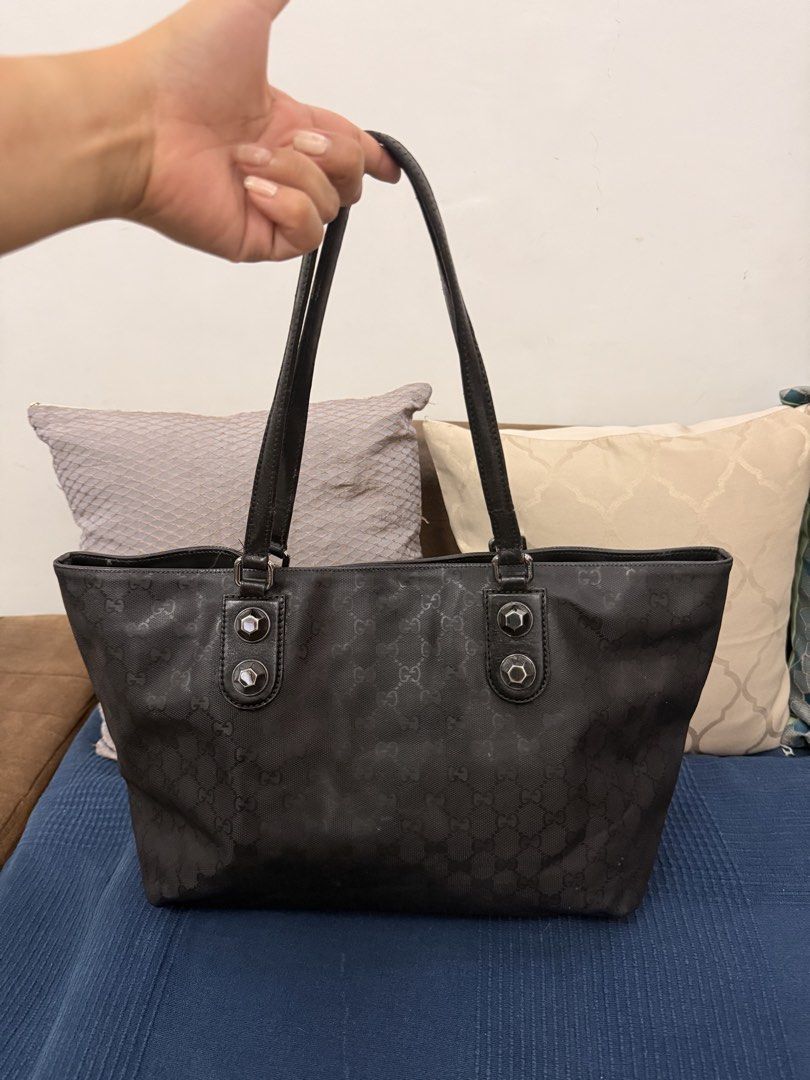 Authentic Gucci GG Imprime Joy Tote neverfull preloved (Category: Luxury Bags & Wallets) located in San Pablo. Submitted by iamtrina (Listing ID 1465012009, Image 2). Description: Project bag hence selling very low. Body still in very good condition White spots are photo reflection only Major flaws are the cracks on the straps, still usable now but best if replaced. Front of bag has creasing from storage. .
