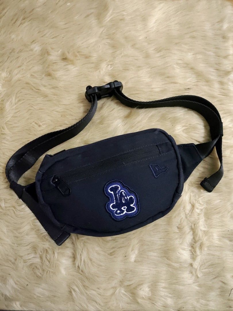 Authentic New Era vintage fanny pack (Category: Belt bags, Clutches and Pouches) located in Rizal. Submitted by hsiri1128 (Listing ID 1465073069, Image 1). Description: 💯✔️Legit 📌from Japan Box CONDITION : 8/10 ISSUE / FLAWS : None MATERIAL : dark blue denim material DETAILS : Fit promax and short wallet. padded ung back part. adjustable strap. no rubs/butas..