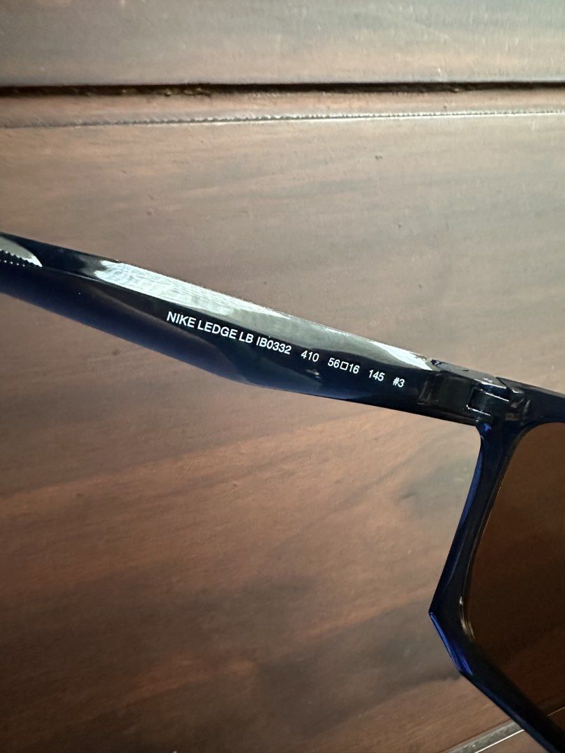 Authentic Nike Sunglasses (Category: Sunglasses & Eyewear) located in Quezon City. Submitted by nej_20 (Listing ID 1464992318, Image 3). Description: Original Sunglasses 💯 Brandnew 💯 Fixed Price ‼️ It comes in a ziplock bag with a leaflet included. What you see is what you get. 📍 Quezon City.