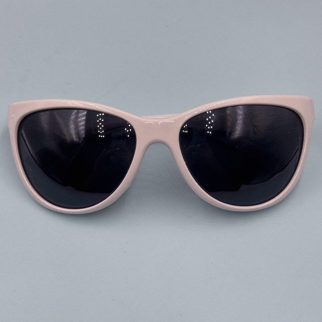 Authentic Oakley Fringe Sunglasses (Category: Sunglasses & Eyewear) located in Baguio. Submitted by paatttyyyy (Listing ID 1465091620, Image 1). Description: Made in USA.