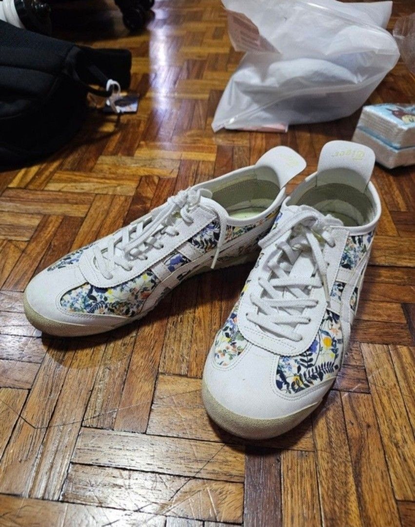 Authentic Onitsuka Tiger Mexico White Floral Sneakers (Category: Sneakers) located in Quezon City. Submitted by snowflakes.specials (Listing ID 1465120571, Image 2). Description: Size 24.5 US 7.5 Used a few times only RFS: Decluttering.
