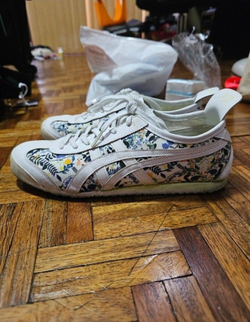 Authentic Onitsuka Tiger Mexico White Floral Sneakers (Category: Sneakers) located in Quezon City. Submitted by snowflakes.specials (Listing ID 1465120571, Image 1). Description: Size 24.5 US 7.5 Used a few times only RFS: Decluttering.