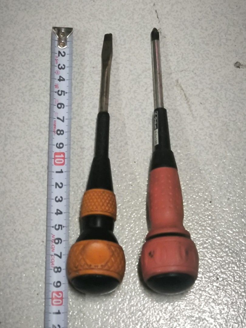 Authentic Vessel Ball Grip & S-E Value Screwdriver Set (2pcs - Slotted & Phillips) (Category: Home Improvement Tools & Accessories) located in Angeles City. Submitted by yellowbrickstore (Listing ID 1465067778, Image 1). Description: For sale is a 2-piece set of Japanese ball grip screwdrivers (No. 220 style cushion grips): Left (Yellow/Black): S-E Value Slotted / Flathead (-) Screwdriver Right (Red/Black): Vessel Phillips (+) Screwdriver Shaft L