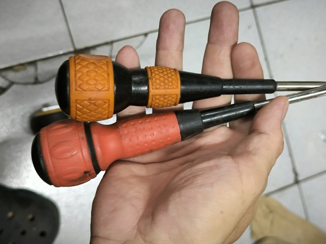 Authentic Vessel Ball Grip & S-E Value Screwdriver Set (2pcs - Slotted & Phillips) (Category: Home Improvement Tools & Accessories) located in Angeles City. Submitted by yellowbrickstore (Listing ID 1465067778, Image 3). Description: For sale is a 2-piece set of Japanese ball grip screwdrivers (No. 220 style cushion grips): Left (Yellow/Black): S-E Value Slotted / Flathead (-) Screwdriver Right (Red/Black): Vessel Phillips (+) Screwdriver Shaft L