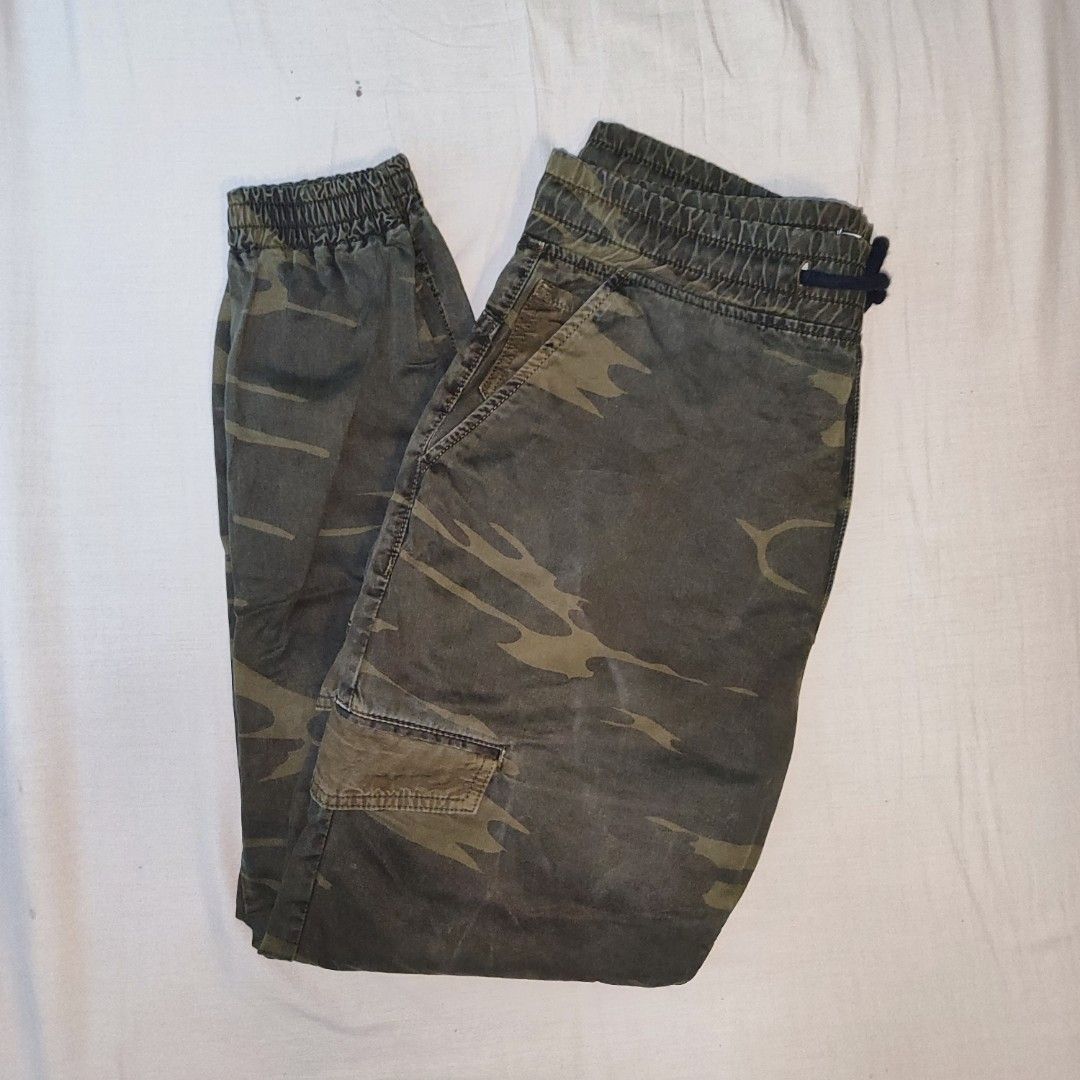 Authentic Zara Military Pants (Category: Joggers) located in Quezon City. Submitted by autodrop_ph (Listing ID 1465040602, Image 1). Description: Size: Medium Dimes: Waist: 34 (stretchable) Length: 40 inches Leg Opening: stretchable Excellent Condition..