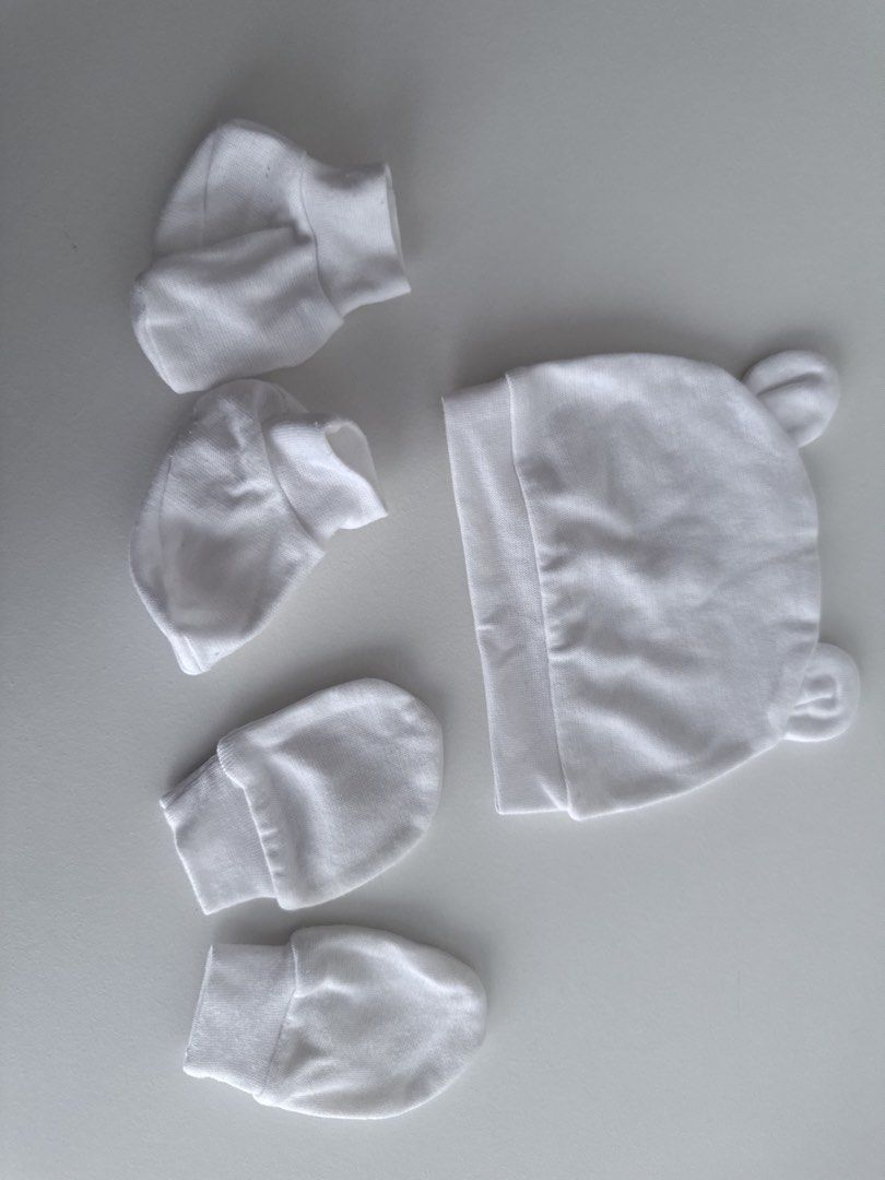 Baby Newborn Set (Category: Babies & Kids Fashion) located in Quezon City. Submitted by klengkerz (Listing ID 1465106382, Image 1). Description: .