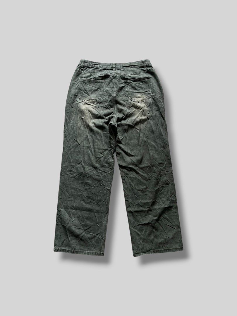 Baggy Denim Olive Acid Washed (Category: Jeans) located in Cebu City. Submitted by dip.thrift (Listing ID 1465115520, Image 2). Description: Baggy Denim Olive Acid Washed ▫️No Tags ▫️Waistline: 34-36 Length: 40 Thigh: 13.5 Leg Opening: 10 ▫️Issue: None ▫️Color Rate: 10/10 ▫️Condition: 10/10.