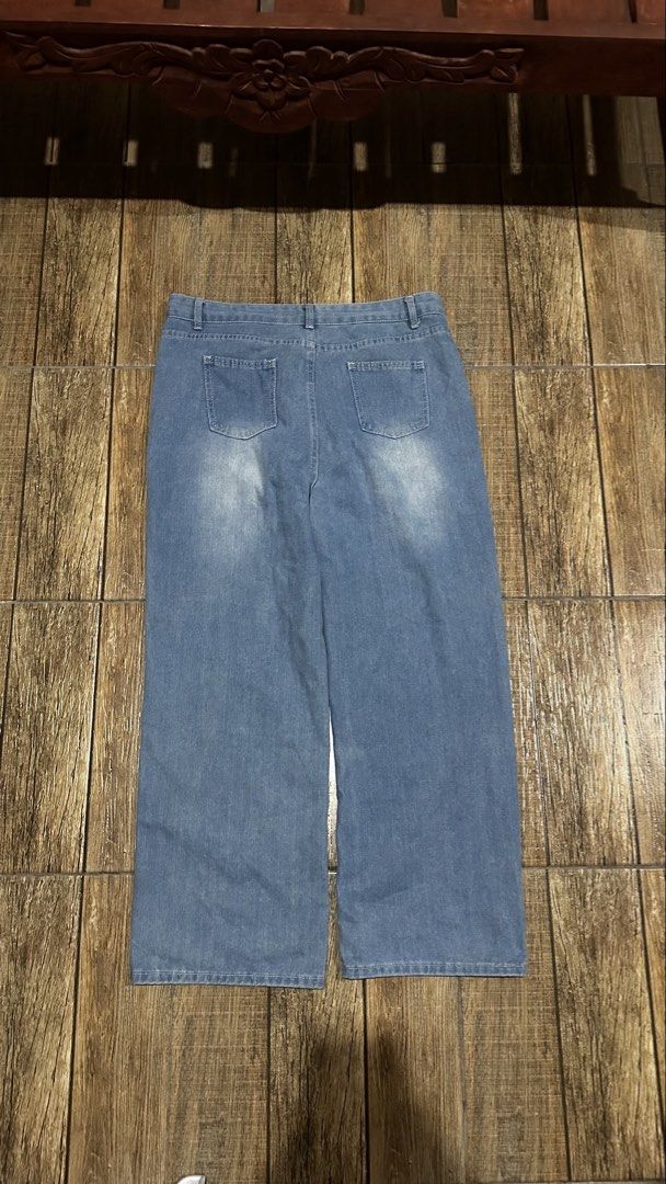BAGGY PANTS (Category: Jeans) located in Manila. Submitted by urban-vintage_2 (Listing ID 1464972295, Image 2). Description: ISSUE: NONE (NEED WASH) MOP :GCASH (NO COD) SHIP VIA: LALAMOVE & J&T LOCATION: PASIG CITY LENGTH: 40 HEM : 10 WIDTH :36 .