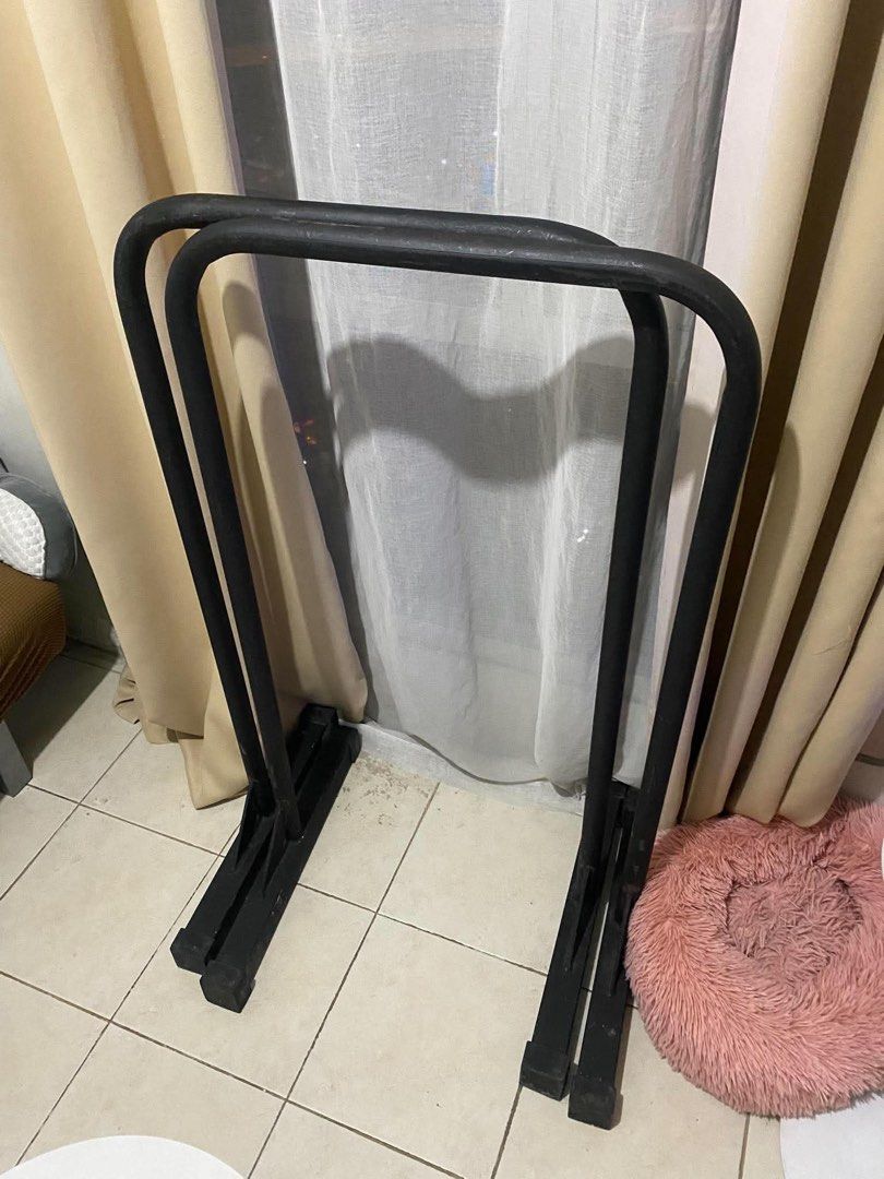 Bakal Buds Dip Bar (Category: Cardio & Fitness Machines) located in Manila. Submitted by AmvUnifs2Go (Listing ID 1465103007, Image 1). Description: Solid black dip bars for home workouts. Sturdy metal build, heavy base tubes for stability during dips and push-ups. Compact size, fits nicely in small living spaces or bedrooms. Standard height reaches roughly hip level for most adults. Ready for calisthenics, chest, and tricep training. Shipping sho