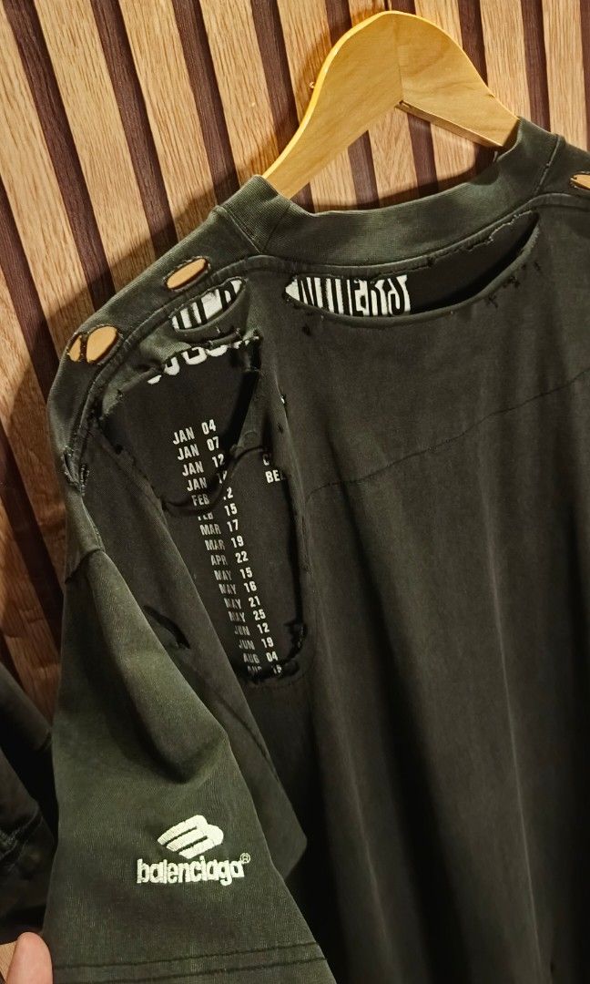 Balenciaga 3B distress (Category: Activewear) located in Caloocan City. Submitted by _jerald_ (Listing ID 1465075686, Image 2). Description: brand new condition.