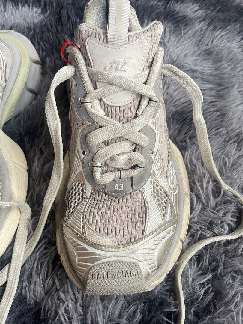 BALENCIAGA 3XL SNEAKER (Category: Sneakers) located in Barobo. Submitted by jvthruftz (Listing ID 1465091550, Image 2). Description: excellent condition eur 43 us10.