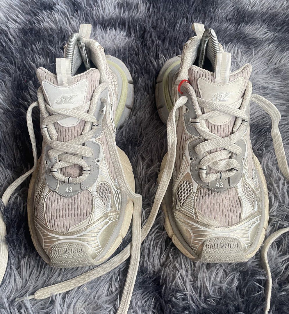 BALENCIAGA 3XL SNEAKER (Category: Sneakers) located in Barobo. Submitted by jvthruftz (Listing ID 1465091550, Image 1). Description: excellent condition eur 43 us10.
