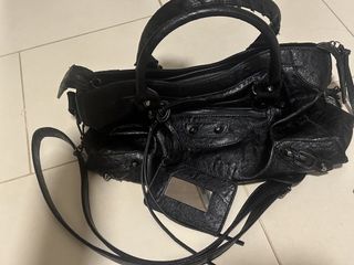 (Category: ) located in . Submitted by mcqueen4givenchy (Listing ID 1465065318, Image 1). Description: .