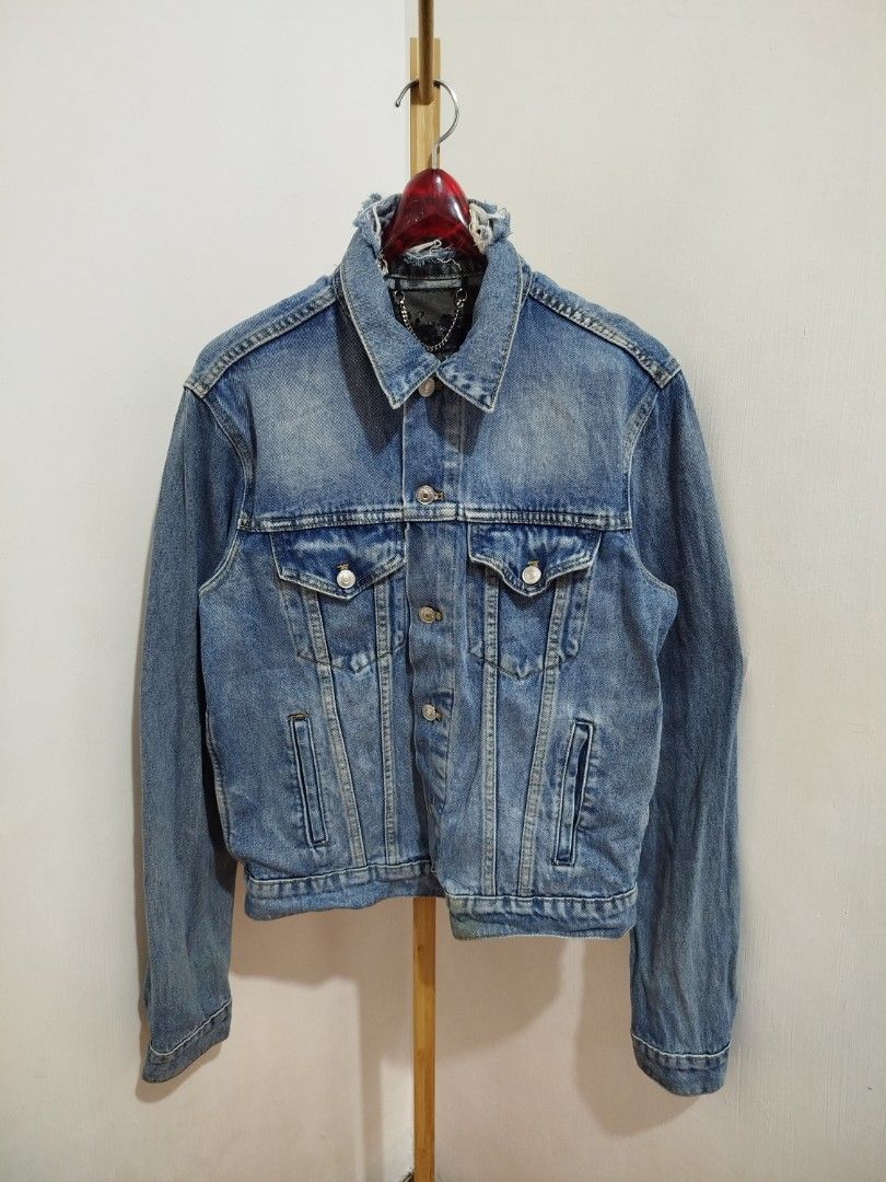 BALENCIAGA DENIM (Category: Luxury Apparel) located in Lipa City. Submitted by france01825 (Listing ID 1464980402, Image 2). Description: .