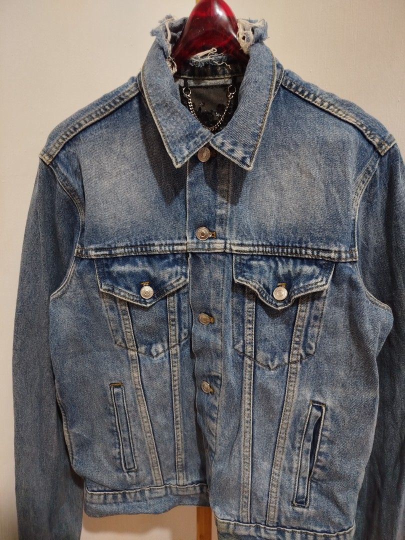 BALENCIAGA DENIM (Category: Luxury Apparel) located in Lipa City. Submitted by france01825 (Listing ID 1464980402, Image 3). Description: .