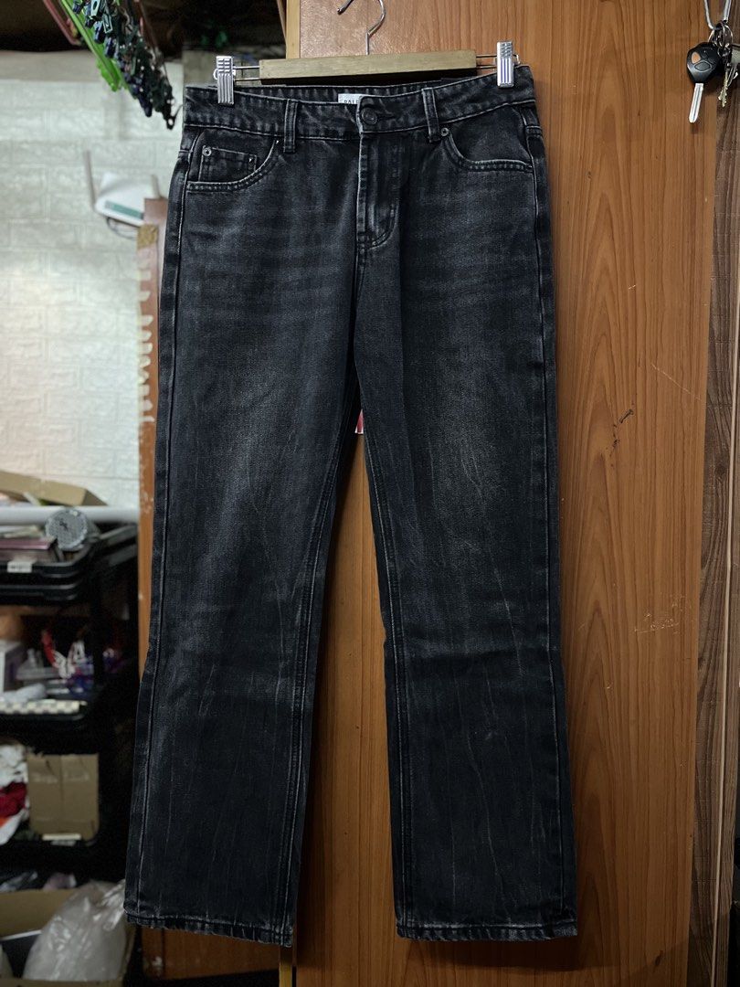 BALENCIAGA PANTS (Category: Luxury Apparel) located in Baguio. Submitted by SharylCaranay (Listing ID 1464989795, Image 1). Description: 🧺Needs laundry.