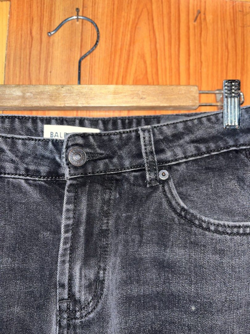 BALENCIAGA PANTS (Category: Luxury Apparel) located in Baguio. Submitted by SharylCaranay (Listing ID 1464989795, Image 2). Description: 🧺Needs laundry.