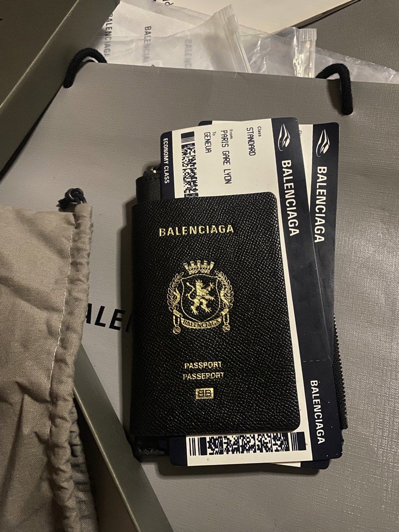 Balenciaga Passport Phone Holder (Category: Luxury Bags & Wallets) located in Manila. Submitted by itachi1997 (Listing ID 1463682371, Image 2). Description: inclusion- Balenciaga Box Dust Bag Paper Bag.