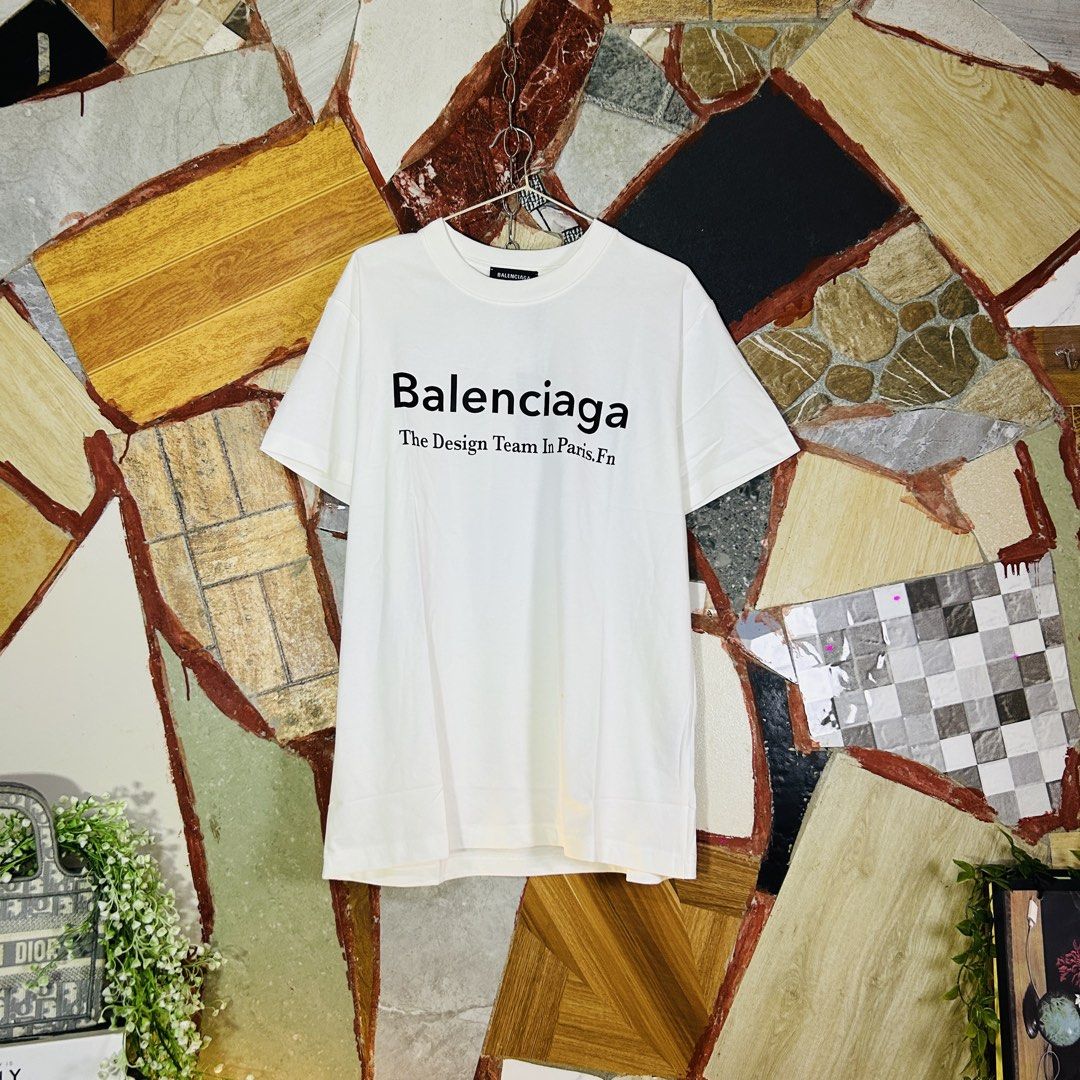 Balenciaga shirt (Category: Luxury Apparel) located in Baguio. Submitted by kckc_luxury (Listing ID 1465104527, Image 3). Description: 🌸 TINY PINK SPOTS ARE LENS DAMAGE, NOT CLOTH STAINS ————————— ❗️KINDLY READ BEFORE MAKING AN OFFER❗️ LISTING DETAILS size:Large width x length (inches):22x30 condition: EXCELLENT --- MOP: Gcash / BPI MOD: J&T / JRS LOCATION: Baguio City --- NOTE: • Manage your expectations • Photos did not go under any edit but c
