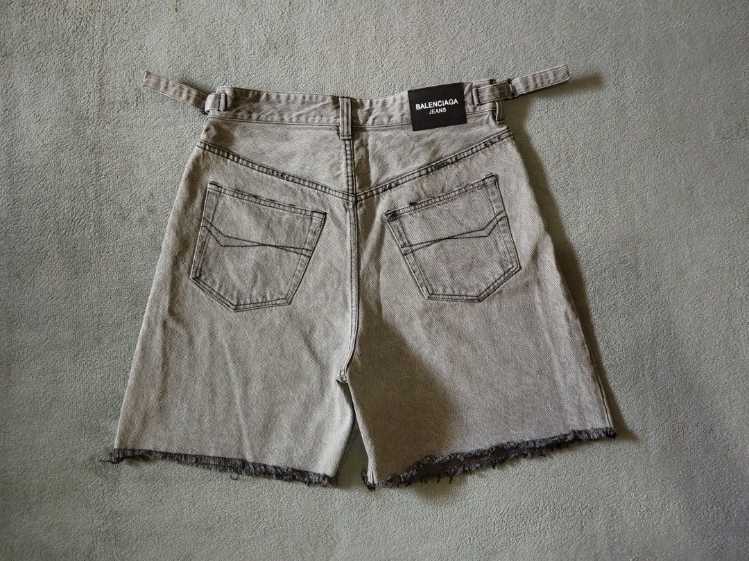 BALENCIAGA SHORT (Category: Luxury Apparel) located in Lipa City. Submitted by france01825 (Listing ID 1464979826, Image 1). Description: .