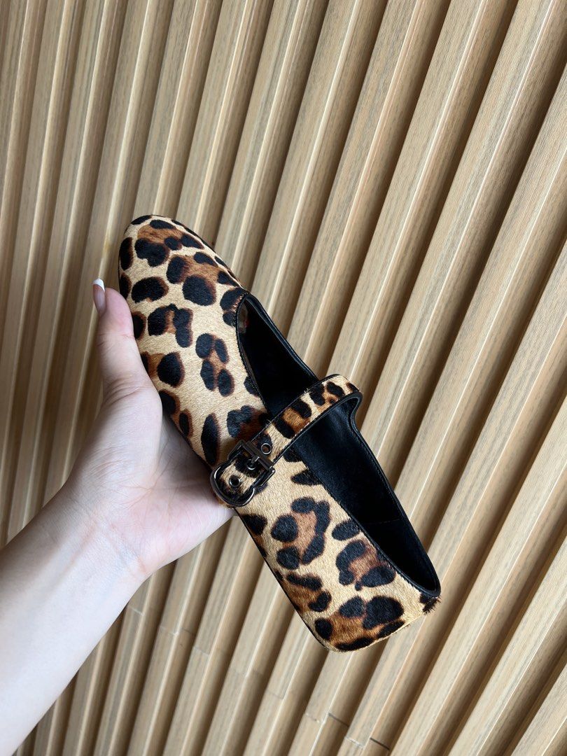 Ballet shoes (Category: Shoe inserts) located in Lipa City. Submitted by thyra06 (Listing ID 1465011340, Image 2). Description: Mary hane shoes good as new.