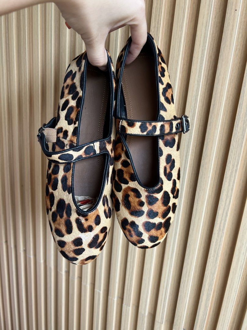 Ballet shoes (Category: Shoe inserts) located in Lipa City. Submitted by thyra06 (Listing ID 1465011340, Image 3). Description: Mary hane shoes good as new.