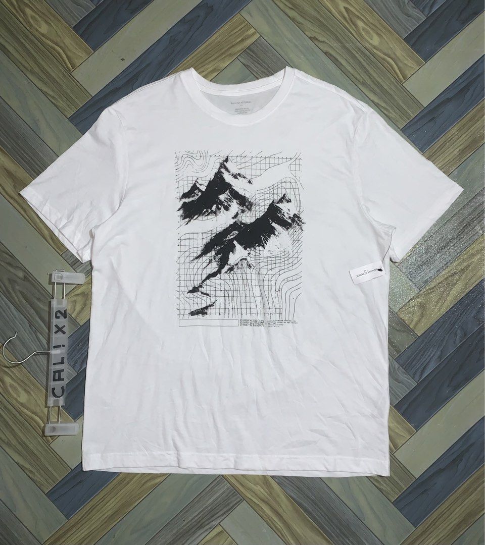 BANANA REPUBLIC ECO GRAPHIC WHITE TEE (Category: Tshirts & Polo Shirts ) located in Kapalong. Submitted by ac_thrift (Listing ID 1465110886, Image 1). Description: BANANA REPUBLIC ECO GRAPHIC WHITE TEE Size: Large Dimes: W22 x L29 Brandnew with hang tag MoP: Gcash Location: Mindanao, Davao del Norte, Kapalong, 8113.