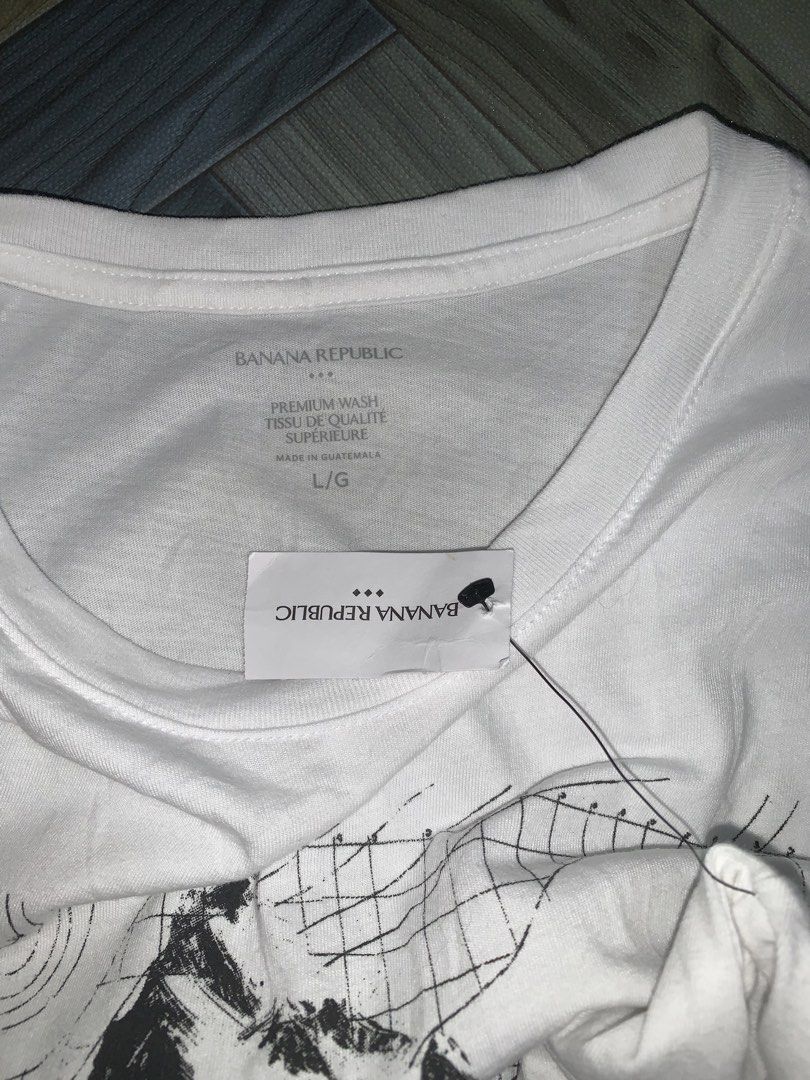 BANANA REPUBLIC ECO GRAPHIC WHITE TEE (Category: Tshirts & Polo Shirts ) located in Kapalong. Submitted by ac_thrift (Listing ID 1465110886, Image 3). Description: BANANA REPUBLIC ECO GRAPHIC WHITE TEE Size: Large Dimes: W22 x L29 Brandnew with hang tag MoP: Gcash Location: Mindanao, Davao del Norte, Kapalong, 8113.
