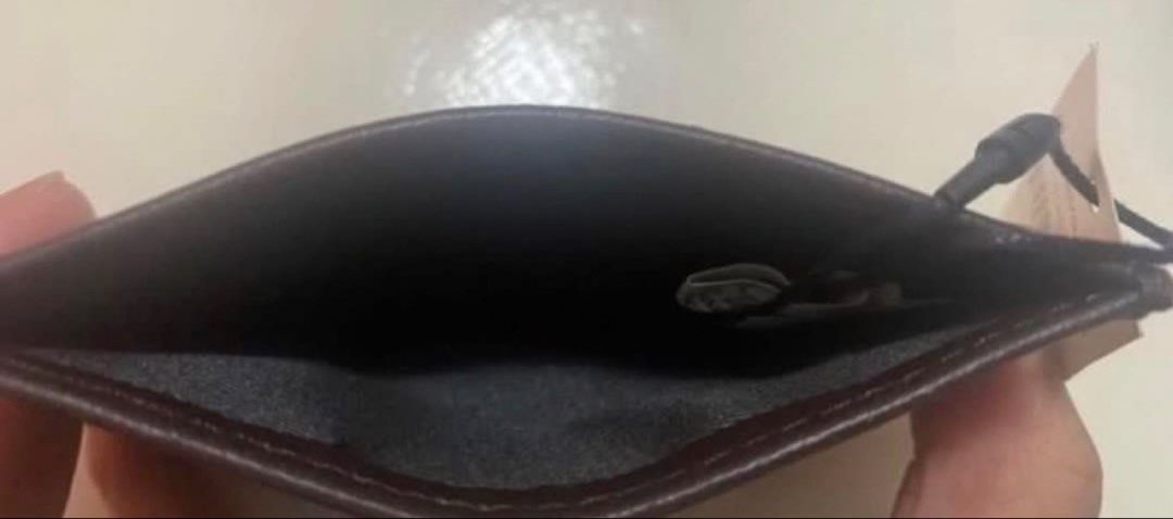 Banana Republic leather cardholder (Category: Purses & Pouches) located in Manila. Submitted by bwshoppe (Listing ID 1465018300, Image 3). Description: Brand new with tag US purchased .