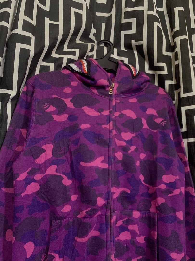 Bape Shark Hoodie Jacket (Category: Activewear) located in Manila. Submitted by bibiies2.0xghettothrift (Listing ID 1464971252, Image 3). Description: Mine 1650 Details W21 L26 Med to Large Loc. baclaran parañaque.