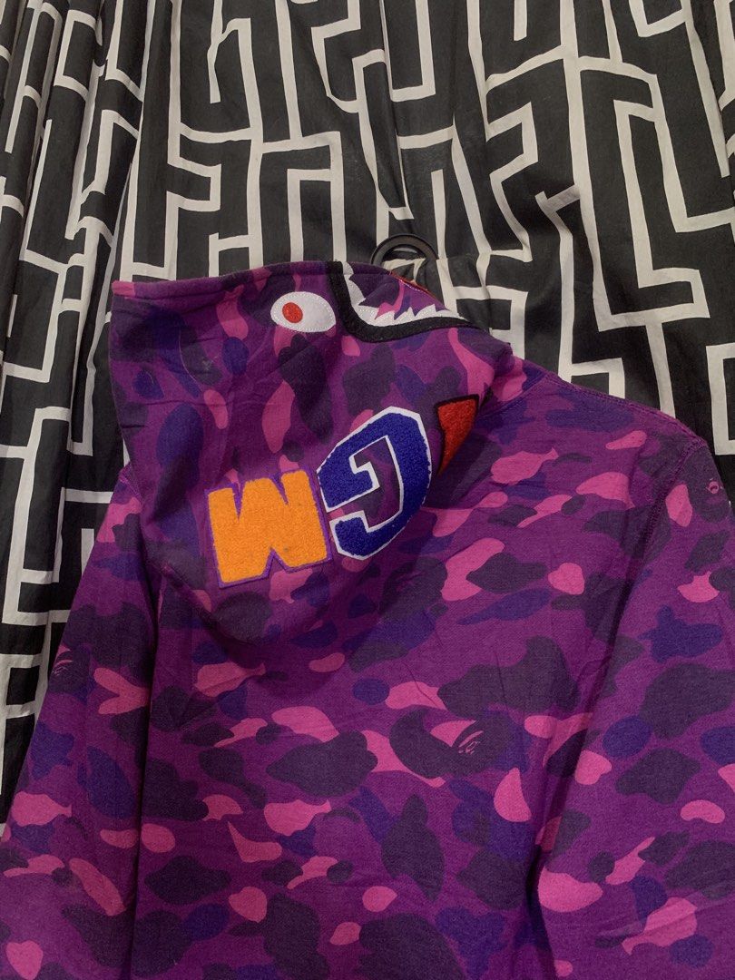 Bape Shark Hoodie Jacket (Category: Activewear) located in Manila. Submitted by bibiies2.0xghettothrift (Listing ID 1464971252, Image 2). Description: Mine 1650 Details W21 L26 Med to Large Loc. baclaran parañaque.