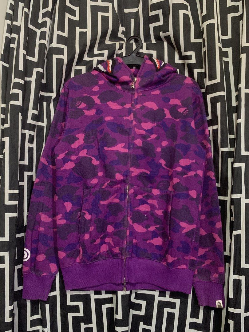 Bape Shark Hoodie Jacket (Category: Activewear) located in Manila. Submitted by bibiies2.0xghettothrift (Listing ID 1464971252, Image 1). Description: Mine 1650 Details W21 L26 Med to Large Loc. baclaran parañaque.