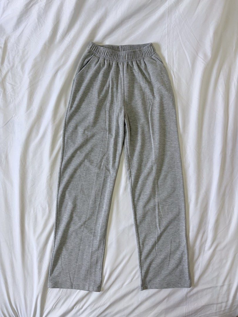 Basic Gray Sweat Pants (Category: Other Bottoms) located in Bambang. Submitted by gigisells_ (Listing ID 1465152083, Image 1). Description: size 22-32 41” length lightweight material.