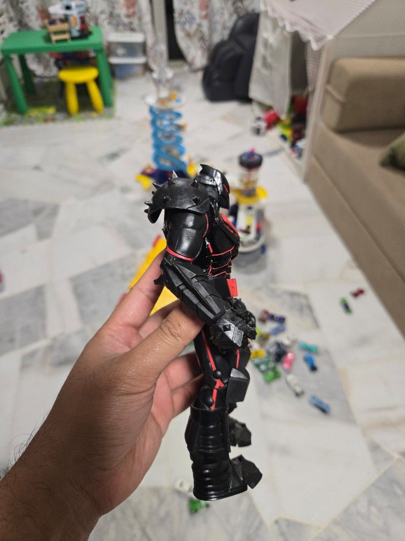 Batman Hellbat (Category: Figurines & Statues) located in Kuala Lumpur. Submitted by PaduikHub (Listing ID 1465145530, Image 2). Description: buat display je . ada kepak / wing dia sekali no box cod ampang.