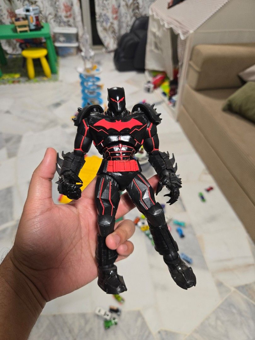 Batman Hellbat (Category: Figurines & Statues) located in Kuala Lumpur. Submitted by PaduikHub (Listing ID 1465145530, Image 1). Description: buat display je . ada kepak / wing dia sekali no box cod ampang.