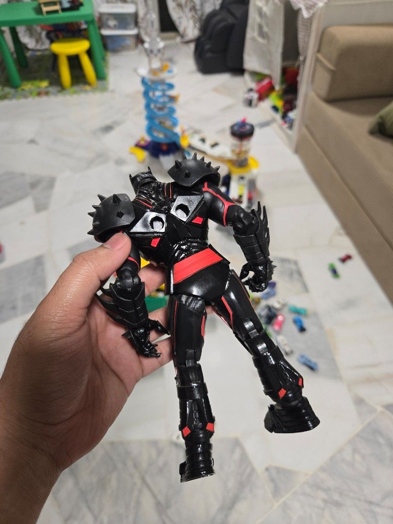 Batman Hellbat (Category: Figurines & Statues) located in Kuala Lumpur. Submitted by PaduikHub (Listing ID 1465145530, Image 3). Description: buat display je . ada kepak / wing dia sekali no box cod ampang.