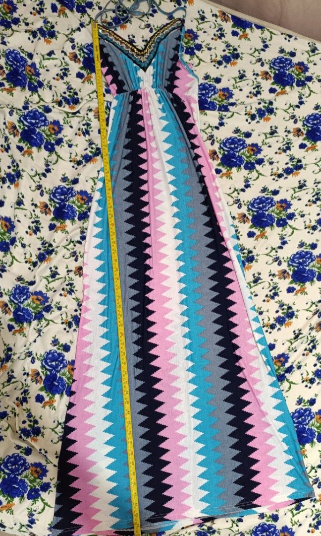 beach dress (Category: Dresses) located in Limay. Submitted by lisa_2318 (Listing ID 1464979556, Image 1). Description: *Floor- length /maxi style *never been used with tags.
