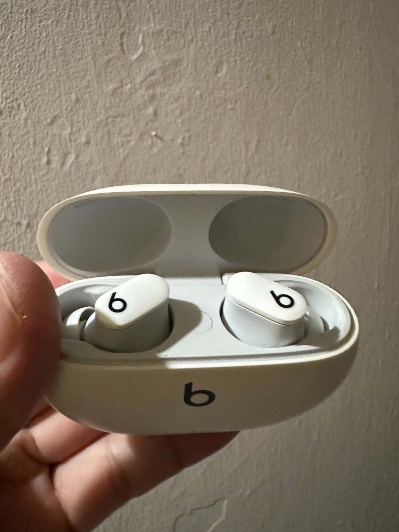 Beats Studio Buds - White (Category: Earphones) located in Manila. Submitted by jlthelegitseller (Listing ID 1465094587, Image 3). Description: Model: Beats Studio Buds (White) Features: Active Noise Cancelling Transparency Mode Battery Life: 3 to 4 hrs depending on mode Condition: Excellent / Ready to ship Inclusions: 1. Original box 2. Unused extra ear tips (various sizes) RFS: Bought airpods.