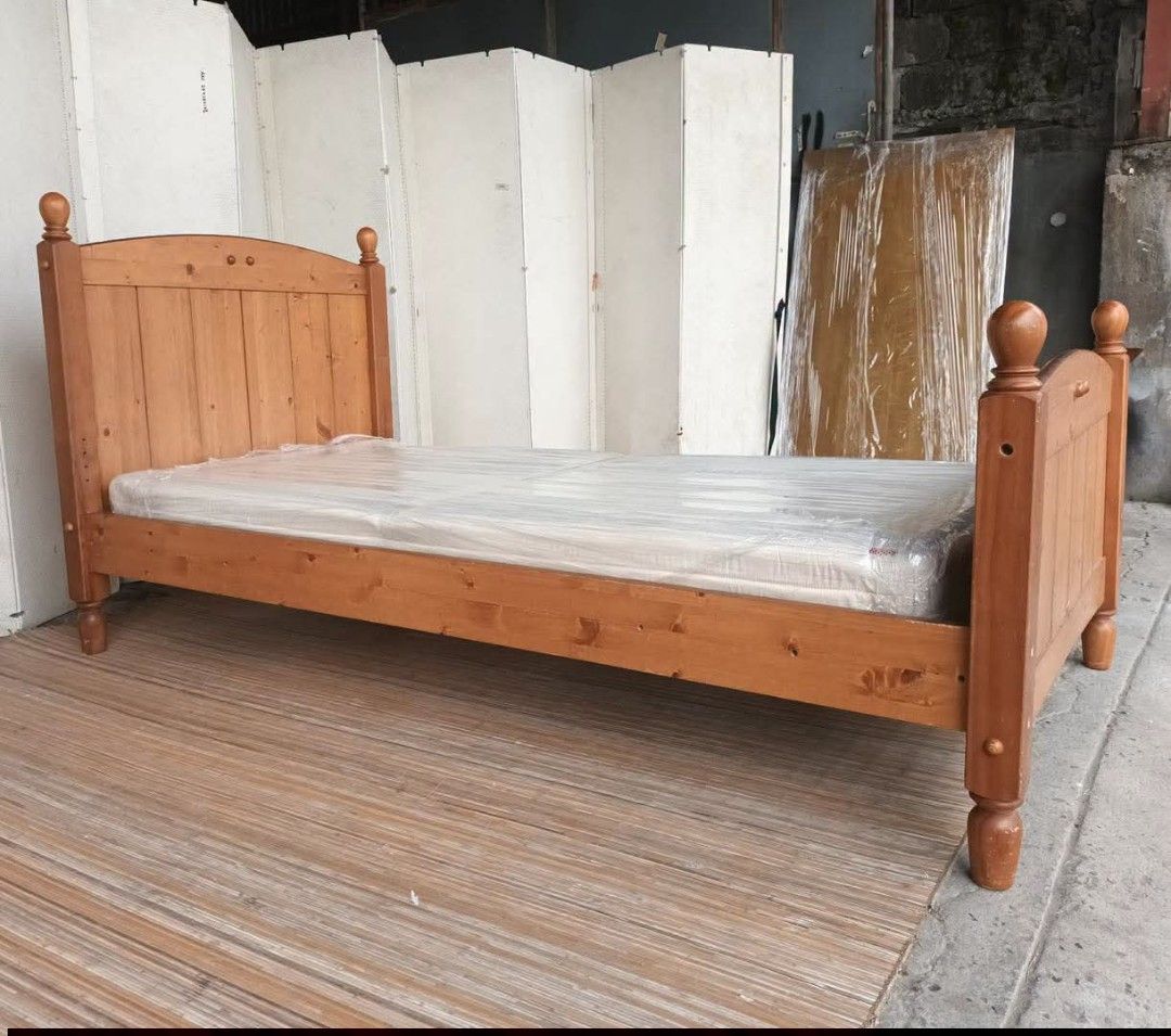 Bed Set (Category: Bed Frames & Mattresses) located in Meycauayan. Submitted by marygracecasimiro (Listing ID 1465088842, Image 2). Description: Solid Pine Wooden BedFrame Premium 6” Mattress L41 x W82 Price: 10,900💜💜.