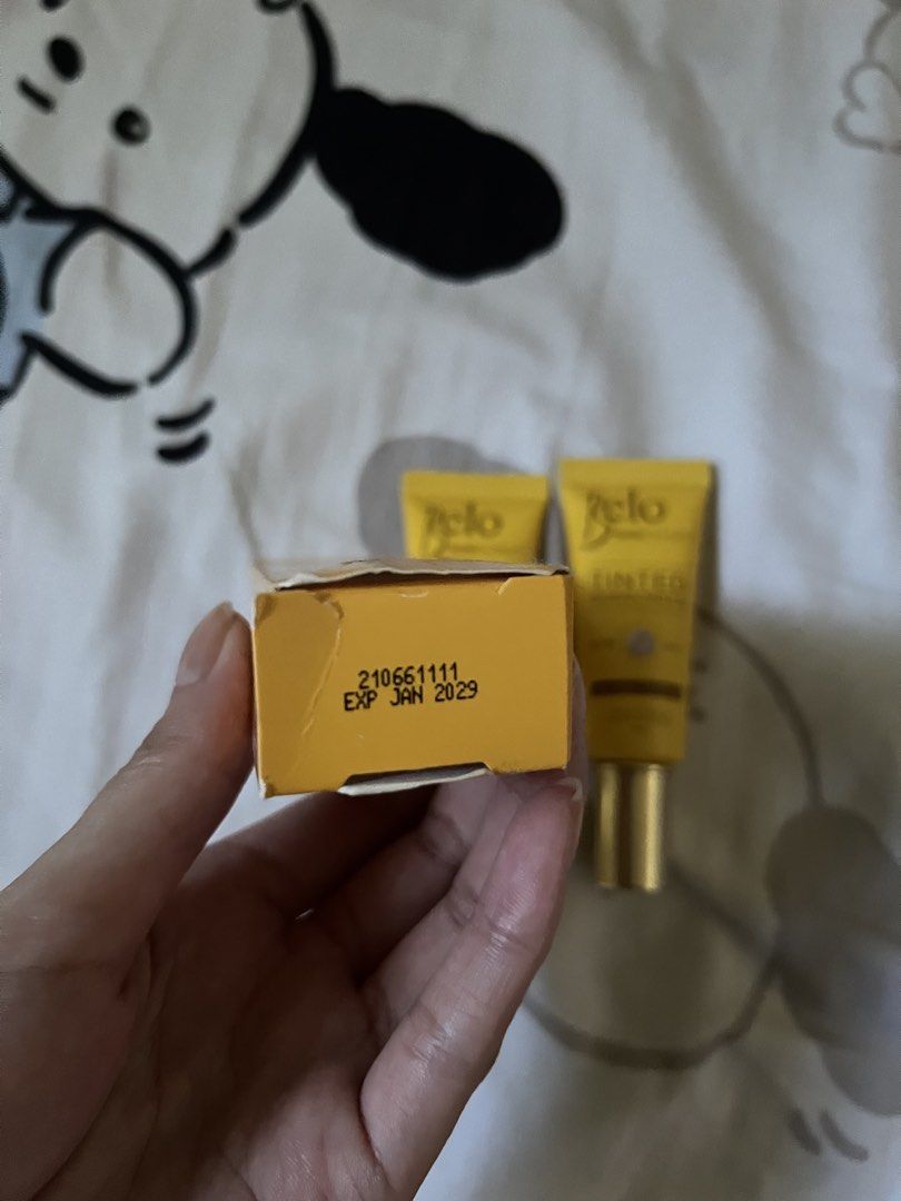 Belo Tinted Sunscreen SPF 50 PA++++ (Category: Face Care) located in Subic. Submitted by amiegar (Listing ID 1465013613, Image 2). Description: Belo Tinted Suncreen SPF 50 PA+++++ 10ml each (isa na lang yung may box) Natry lang for patch test 2 for Php 200.
