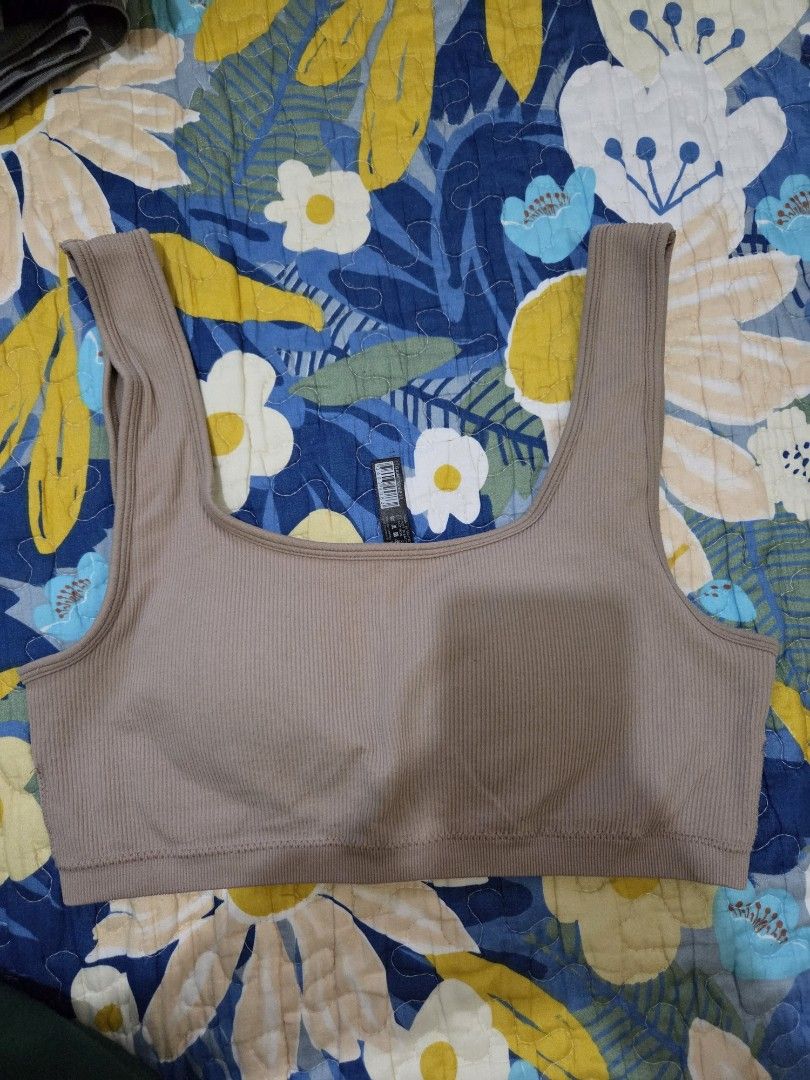 Bench bra (Category: Activewear) located in Naguilian. Submitted by impulsive.buyer02 (Listing ID 1464996548, Image 1). Description: used once large padded.