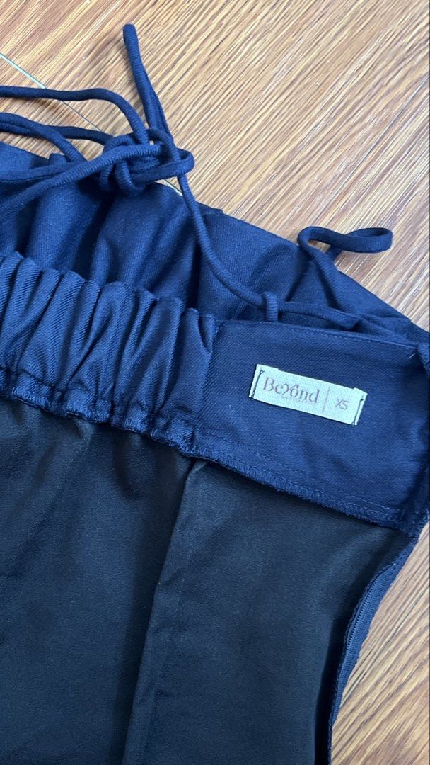 Beyond Collective Coral Top (Navy, XS) (Category: Sleeveless) located in Manila. Submitted by d.rosie844 (Listing ID 1464982941, Image 2). Description: 📍Quezon City 📍For shipment / Meet up Size XS Color Navy Like New .