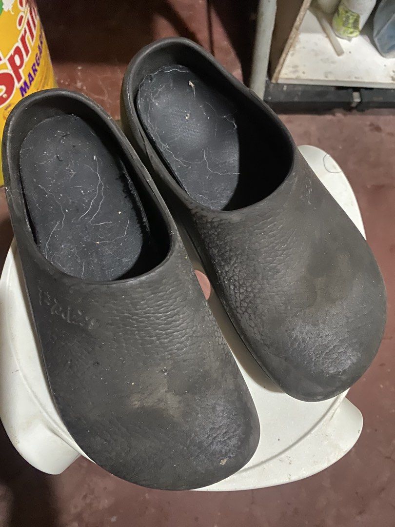 Birki's Black Clogs Size 36-37 (Category: Slippers and slides) located in Manila. Submitted by applemint011 (Listing ID 1465047385, Image 1). Description: - Brand: Birki's - Style: Slip-on clogs - Color: Black - Size: 36-37 / 230 - Material: Textured outer with rubber soles and grip tread - Condition: Pre-owned with dust, lint, and wear on footbeds and outsoles; needs a good clean.