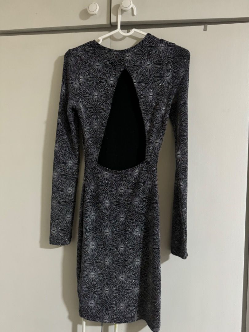 Black and silver starburst pattern long sleeve dress (Category: Dresses) located in Manila. Submitted by tamcloset960 (Listing ID 1465099170, Image 3). Description: Black long sleeve dress covered in silver starburst prints. Fitted cut through the body, hits above the knee. Round neckline. Stretchy knit fabric with tiny sparkle threads woven right in. Lightweight and easy to throw on for a night out..